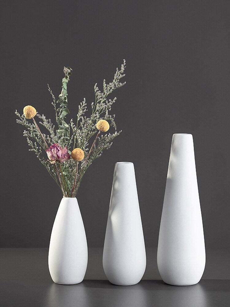 White Porcelain Flower Vases - FajarShuruqSA
