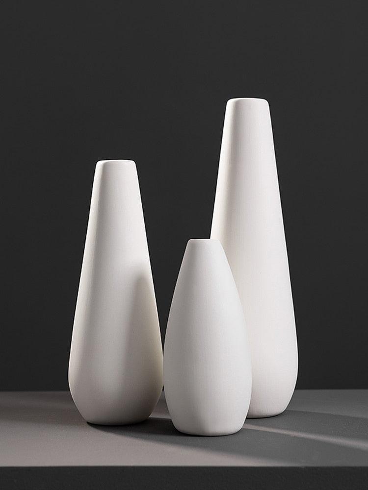 White Porcelain Flower Vases - FajarShuruqSA